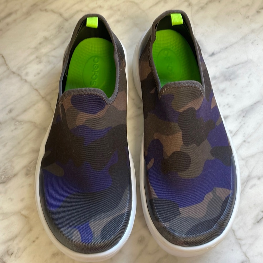 Women’s OOFOS Purple Camo Shoes Size 7.